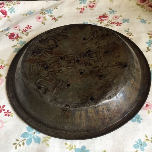 Old Vintage Advertising Pie Pan Farm Crest Pies Tin Aged Dark Photo Prop - Picture 3 of 5
